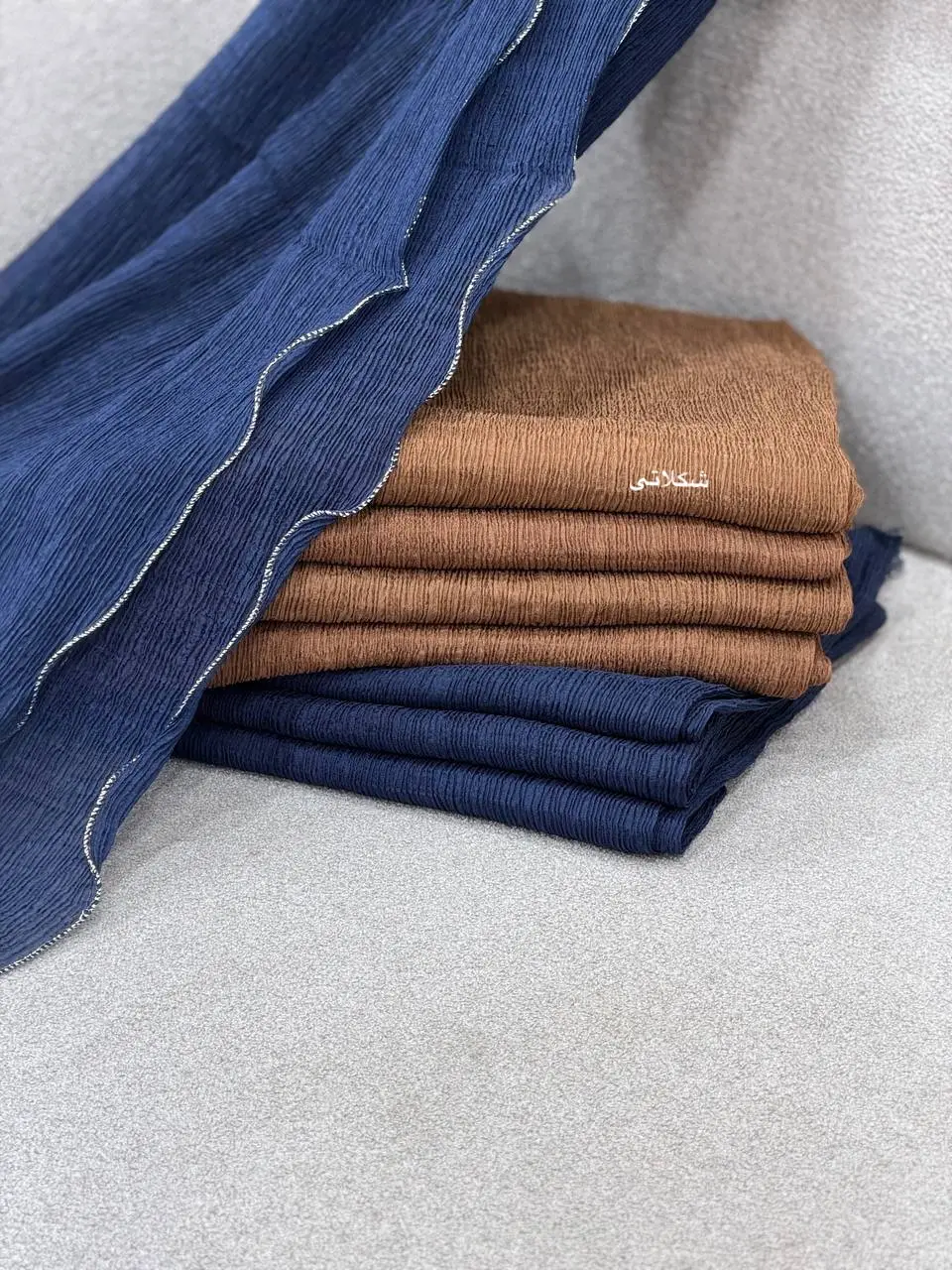 شال حاشیه دار پرنیا